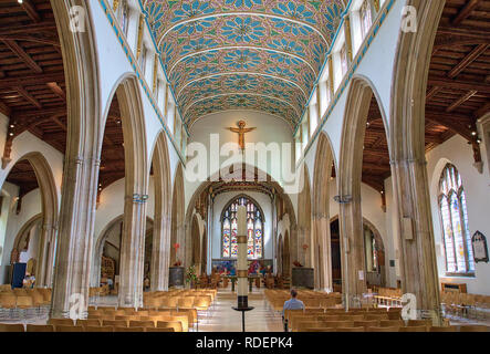 Vista interna che mostra la navata della cattedrale di Chelmsford, chiesa di Santa Maria di San Pietro e di San Cedd, Chelmsford Essex, Inghilterra, Regno Unito Foto Stock