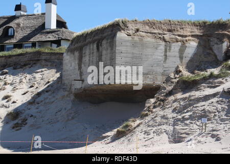 Alte Bunker am Strand von Lökken in Dänemark Foto Stock