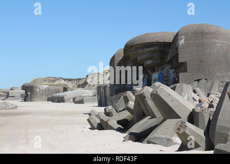 Alte Bunker am Strand von Lökken in Dänemark Foto Stock