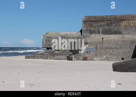 Alte Bunker am Strand von Lökken in Dänemark Foto Stock