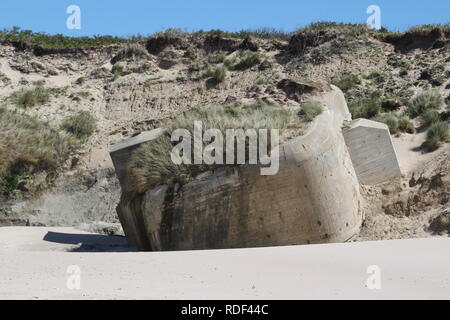 Alte Bunker am Strand von Lökken in Dänemark Foto Stock