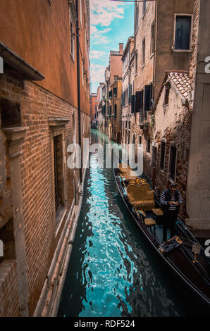 Un canale di Venezia/Italia Foto Stock