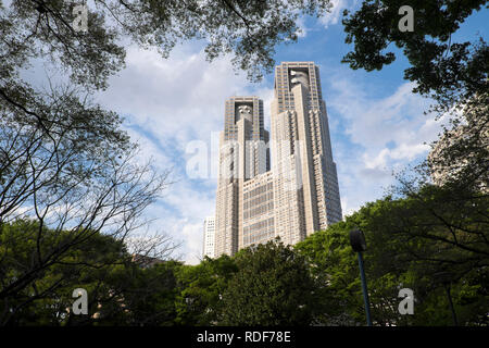 Giappone, isola di Honshu, Tokyo: Shinjuku City Hall Foto Stock