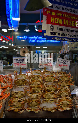 Un granchio stand presso il Pike Place Market di Seattle Foto Stock