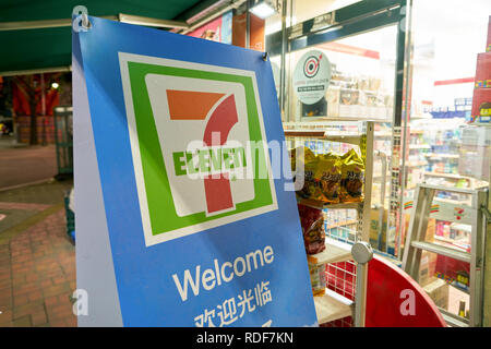 SEOUL, Corea del Sud - circa maggio, 2017: 7-11 convenience store segno. Foto Stock