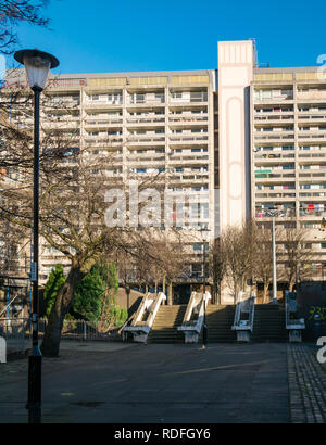 LInksview House, dagli anni sessanta del consiglio sede sociale torre di cemento, blocco di Leith, Edimburgo, Scozia, Regno Unito Foto Stock