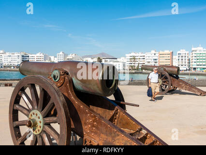 Vista da San Gabriel Castello Museo di storia in Arrecife a Lanzarote, Isole Canarie, Spagna Foto Stock