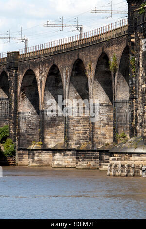 Ponti sulla nave canal Foto Stock