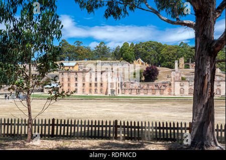 Vista sul Porto Arthur sito storico, un inglese ex stazione penale e ora un museo a cielo aperto. La Tasmania, Australia. Foto Stock