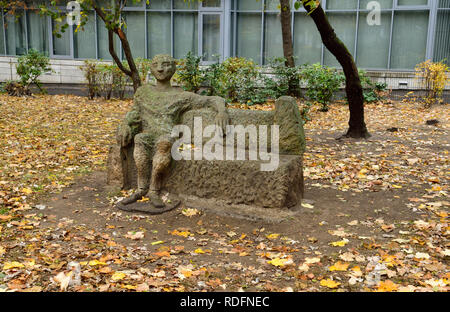 Berlino, Germania - 11 novembre 2018. Un monumento che forma una parte del blocco di donne (blocco der Frauen) memorial da Inge Hunzinger a Berlino. Foto Stock