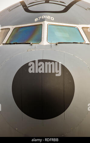 FAIRFORD, Inghilterra - Luglio 2018: vista ravvicinata del naso di un USAF Boeing KC10 aeromobili. Foto Stock