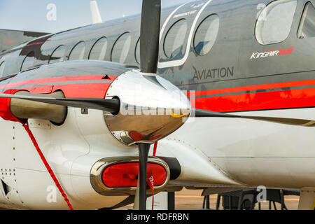 FairFORD, Inghilterra - Luglio 2018: vista ravvicinata del motore e ventola pale di un Raytheon Textron Aviaition King Air 350 aeromobile a turboelica Foto Stock