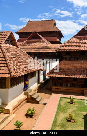 Padmanabhapuram Palace, tipica architettura del Kerala, Tamil Nadu, India Foto Stock