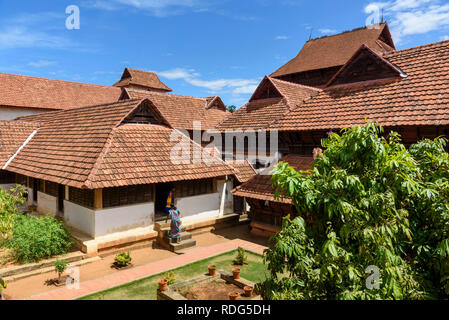 Padmanabhapuram Palace, tipica architettura del Kerala, Tamil Nadu, India Foto Stock