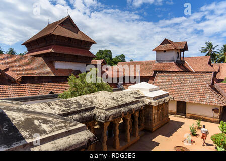 Padmanabhapuram Palace, tipica architettura del Kerala, Tamil Nadu, India Foto Stock