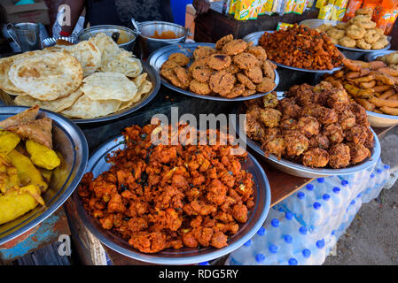 Cucina di strada stallo a Kanyakumari (Capo Comorin), Tamil Nadu, India Foto Stock