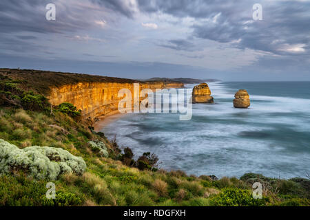 Famose pile di mare della Great Ocean Road. Foto Stock