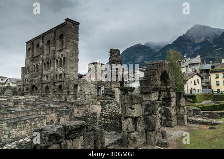 Archeologische Überreste des Teatro Romano di Aosta, Italien Foto Stock