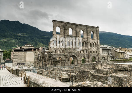 Archeologische Überreste des Teatro Romano di Aosta, Italien Foto Stock