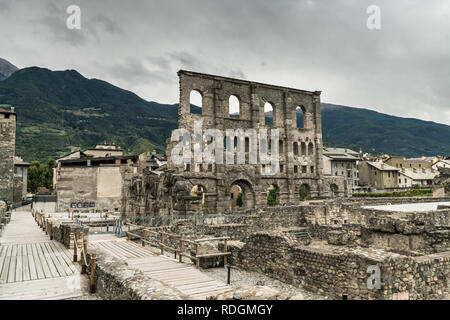 Archeologische Überreste des Teatro Romano di Aosta, Italien Foto Stock