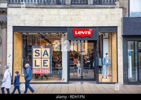 Levi's jeans store con le vendite di gennaio,Princes Street di Edimburgo, Scozia, Regno Unito Foto Stock