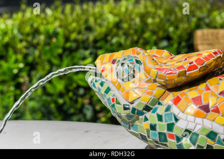 Chameleon sagomata fontana di acqua, San Jose, South San Francisco Bay Area, California Foto Stock