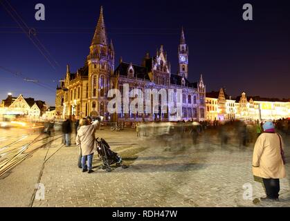 Proiezioni in movimento sul Post Plaza a Korenmarkt square, il Festival delle luci di Gand, Fiandre Orientali, Belgio, Europa Foto Stock