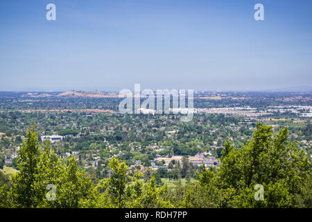 Vista verso la collina di comunicazioni e il centro cittadino di San Jose da Santa Teresa Parcheggio contea di San Francisco Bay Area, California Foto Stock