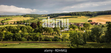 Vista sul castello e station wagon Genhoes, Schin op Geul, Paesi Bassi. Foto Stock