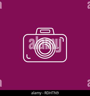 Foto di contorno icona della fotocamera su crimson (viola/rosa) sfondo. Illustrazione vettoriale EPS10. Illustrazione Vettoriale