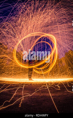 La lana di acciaio fotografia di notte, una lunga esposizione workshop di fotografia Foto Stock