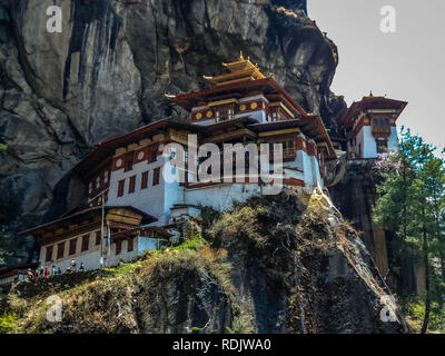 Vista del monastero di Taktshang o tigri nido sulla montagna a paro, Bhutan Foto Stock