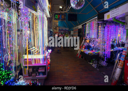 Sham Shui Po mercato notturno, Hong Kong, Cina. Foto Stock