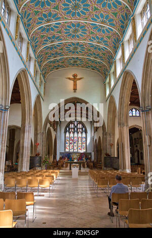 Vista interna che mostra la navata della cattedrale di Chelmsford, chiesa di Santa Maria di San Pietro e di San Cedd, Chelmsford Essex, Inghilterra, Regno Unito Foto Stock