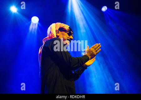 Norvegia - Oslo Januar 10, 2019. Il siriano cantante, compositore e musicista Omar Souleyman esegue un concerto dal vivo al Rockefeller di Oslo. (Photo credit: Gonzales foto - Per-Otto). Foto Stock