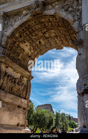 Roma, Italia - 24 Giugno 2018: Arco di Tito sulla via sacra del Foro Romano a Roma, Italia Foto Stock