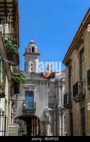 Strade e Cattedrale di Havanna Catedral de San Cristobal, Cuba Foto Stock