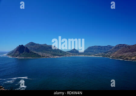 La costa scoscesa e montagne vicino a Capetown Foto Stock