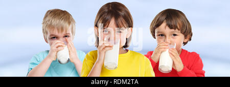 Bambini ragazza ragazzo di bere latte vetro bambini mangiare sano giovane banner Foto Stock