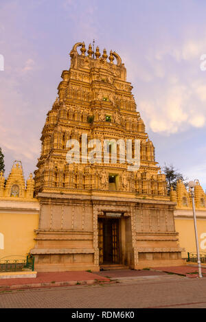 Tempio indù di motivi di Mysore Palace, Mysuru, Karnataka, India Foto Stock