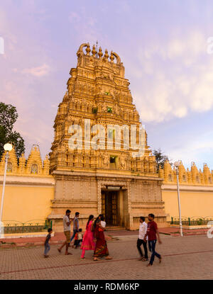 Tempio indù di motivi di Mysore Palace, Mysuru, Karnataka, India Foto Stock