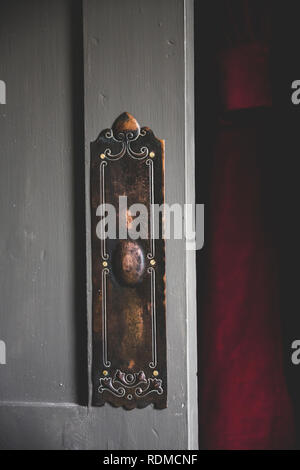 Close up di ottone vintage piastra porta. Foto Stock