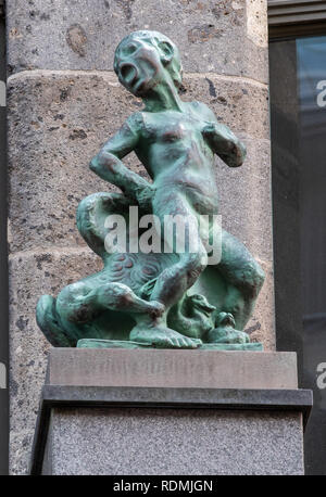 Leipzig, Germania - 14 novembre 2018. La scultura adornano la comparsa di macchie Hof edificio commerciale di Lipsia. Foto Stock