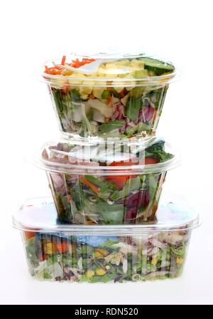 Vari tipi di insalate, pranzo, per il consumo immediato Foto Stock