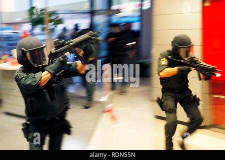 Prove di funzionamento, ufficiali del spezialeinsatzkommando, SEK, una speciale unità di risposta dello Stato tedesco forza di polizia, Foto Stock