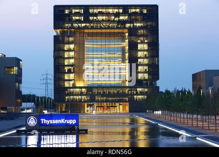 ThyssenKrupp La Sede Centrale del Gruppo, Q1, edificio di nuova costruzione nella zona ovest di Essen, Kruppguertel, Krupp distretto della cinghia Foto Stock