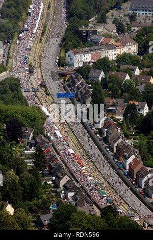 L'autostrada A40 all'arte Still-Leben evento sul Ruhrschnellweg autostrada A40, il più grande evento della capitale della cultura Foto Stock