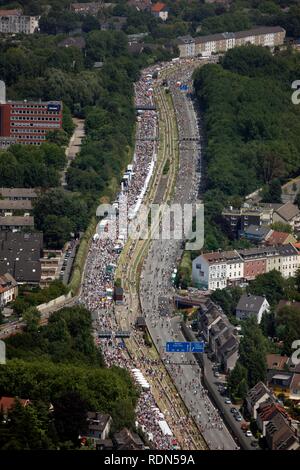 L'autostrada A40 all'arte Still-Leben evento sul Ruhrschnellweg autostrada A40, il più grande evento della capitale della cultura Foto Stock