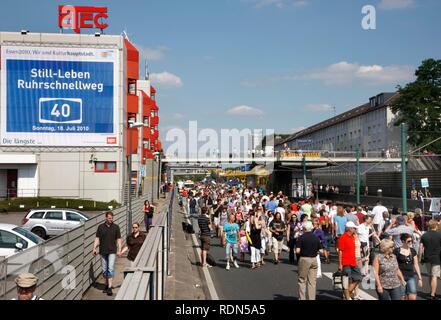 L'autostrada A40 all'arte Still-Leben evento sul Ruhrschnellweg autostrada A40, il più grande evento della capitale della cultura Foto Stock