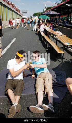 L'autostrada A40 all'arte Still-Leben evento sul Ruhrschnellweg autostrada A40, il più grande evento della capitale della cultura Foto Stock